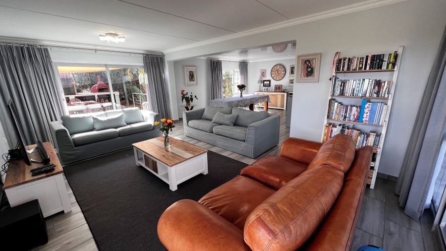 4 Bedroom Property for Sale in Langenhovenpark Free State